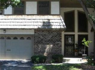 10220 Locust St, Kansas City, MO 64131