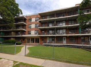 30 Wallace St APT 2R, Freeport, NY 11520