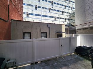 441 W 49th St #1W, New York, NY 10019