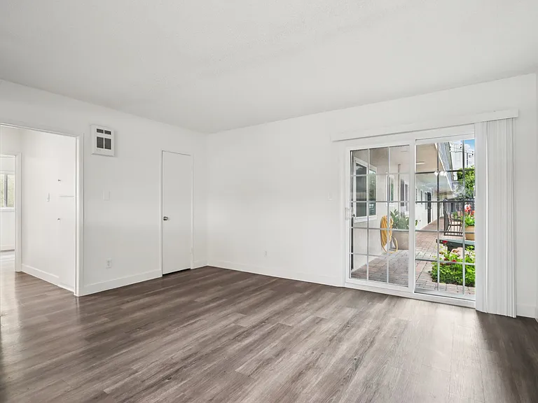 1130 Marine Avenue — Photo 14