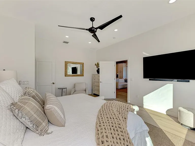 561 Fallbrook Dr — Photo 31