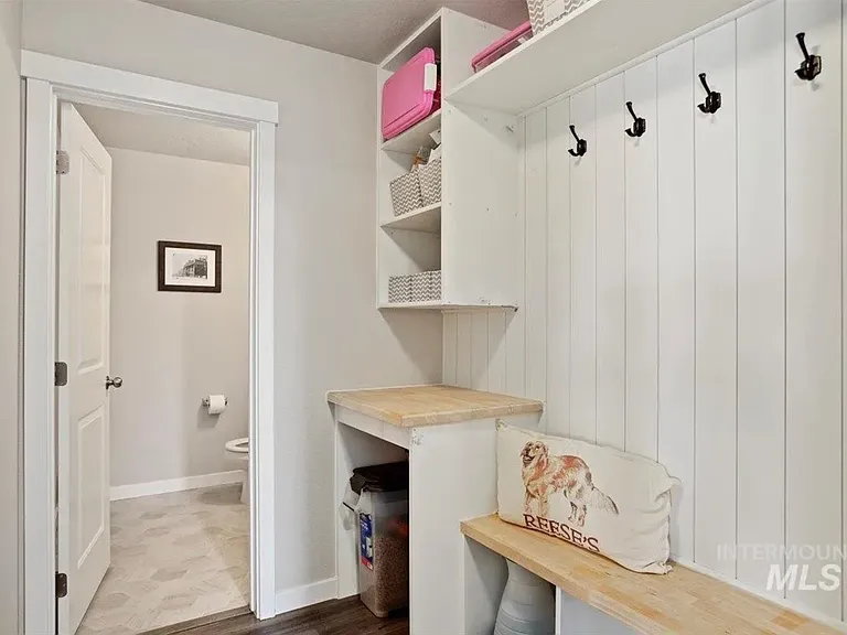 765 SW Huebert — Photo 14