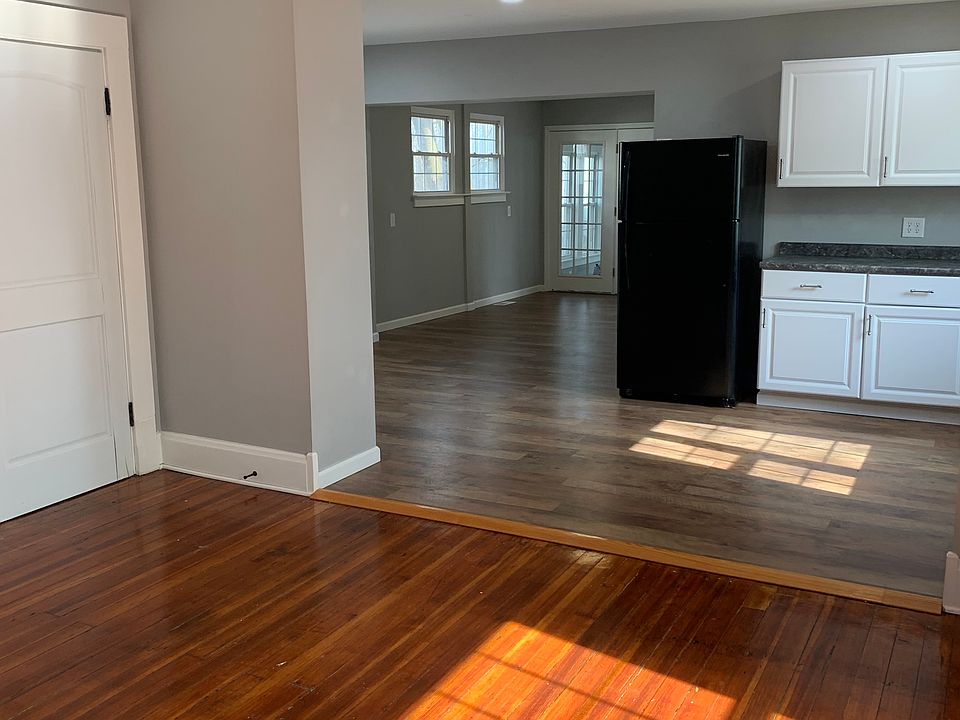 1st image of 856 Lexington Ave
