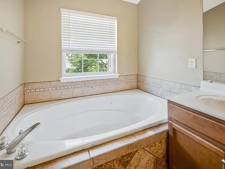 1815 Spanish Oak Ln — Photo 25