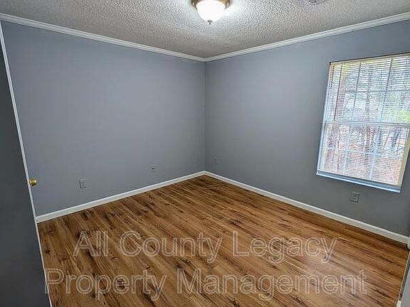 4th image of 4677 Lois Dr