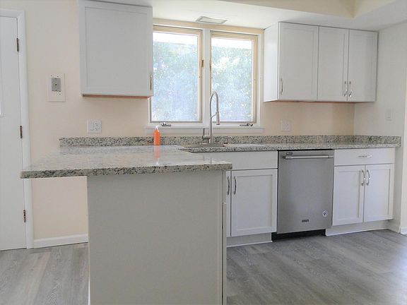 3rd image of 804 Junie Ct