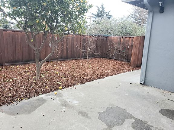 5th image of 212 Carlton Ave APT 1