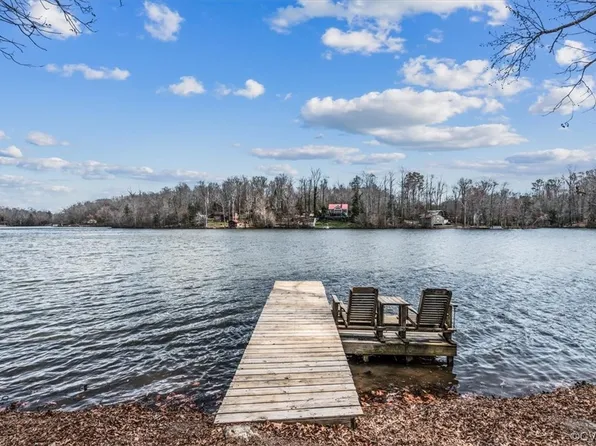 7150 Lakeshore Dr, Quinton, VA 23141