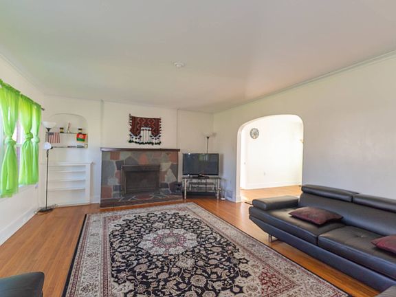 5th image of 1695 Amsterdam Rd