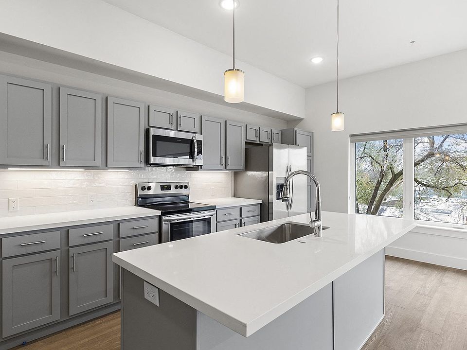 1st image of 301 SE G St #4393337