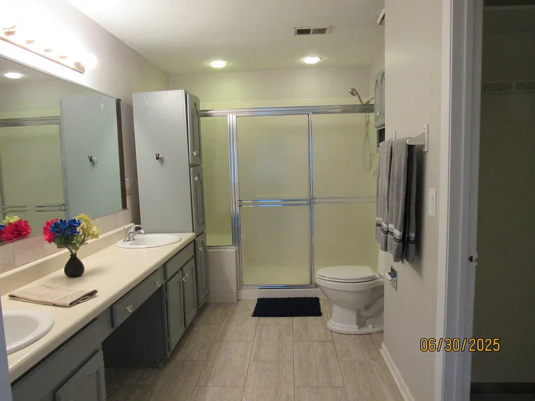 352 Pembroke Ct #5 — Photo 14