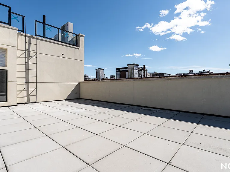 675 E 32nd St #26 — Photo 10