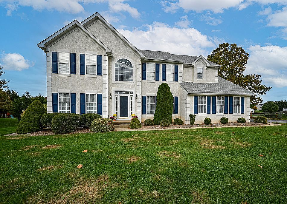 1st image of 12 E Stonewall Dr