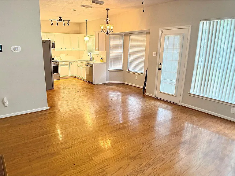 17743 Seven Pines Dr — Photo 4