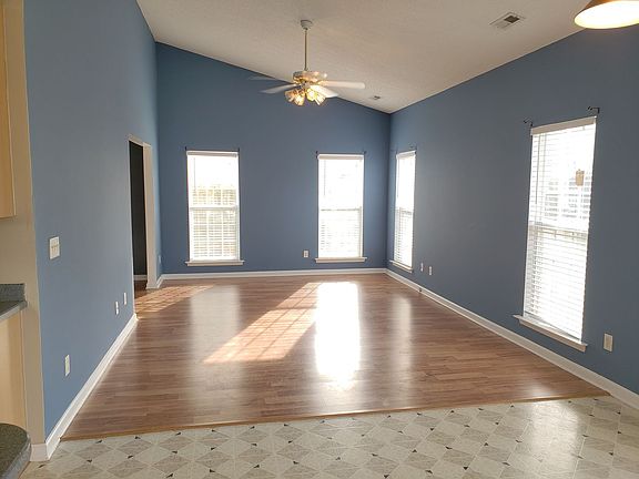 5th image of 1127 Fieldstone Dr