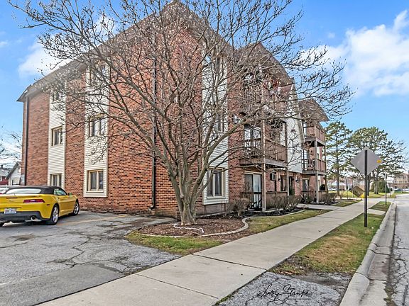 3rd image of 6655 172nd St APT 2C