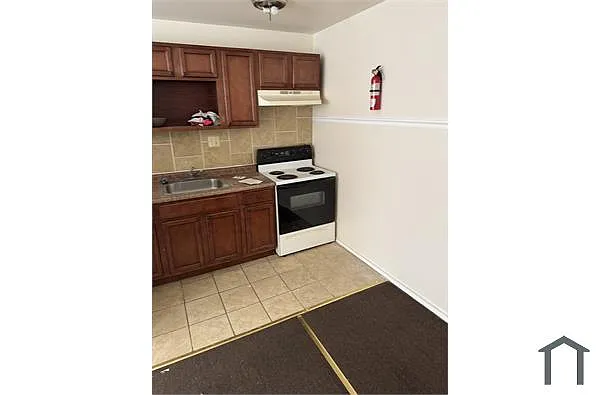 Building Photo - 4626 Wayne Ave #1B