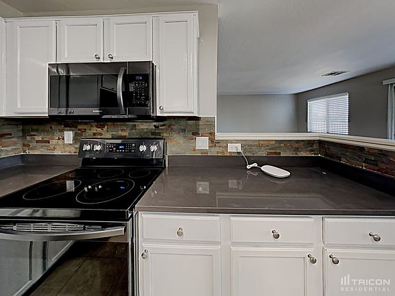 4th image of 37046 W Amalfi Ave
