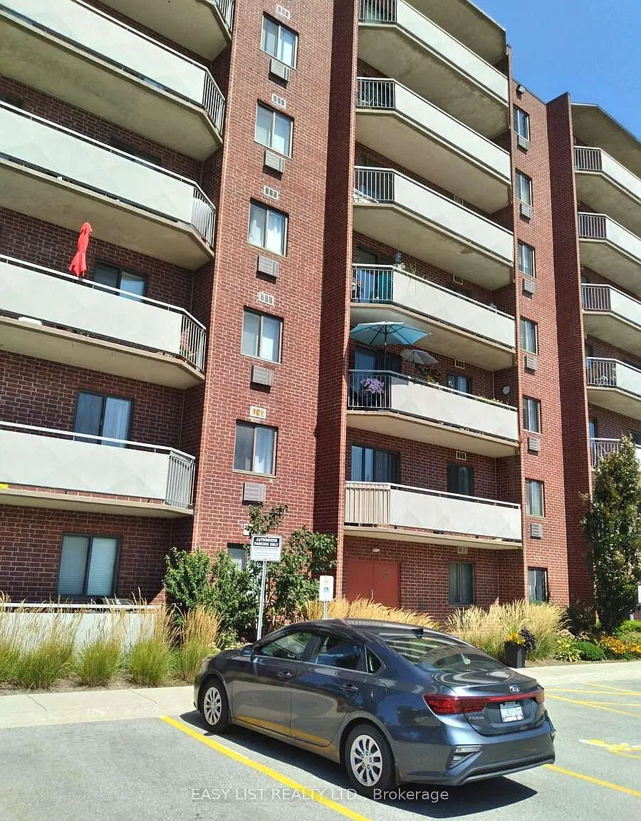 75 Huxley St — Photo 3