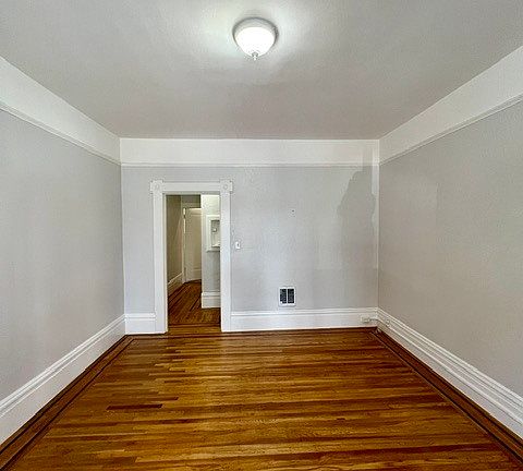 5th image of 955 Pine St APT 22