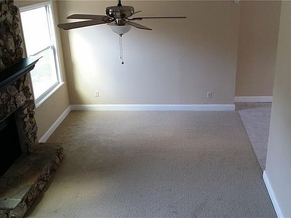 2nd image of 203 Hidden Lake Dr