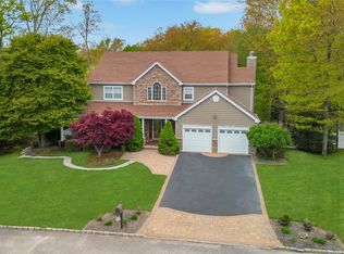 9 Clemens Ct, East Setauket, NY 11733
