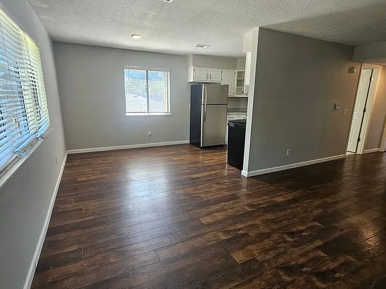 3231 Schuetzen Ln — Photo 3