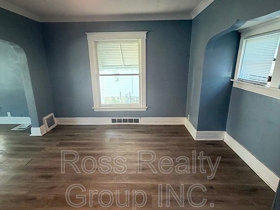 2nd image of 824 Mason St