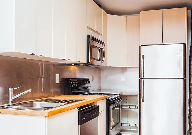 568 Willoughby Ave #3 — Photo 9