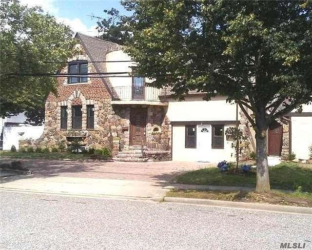 2nd image of 2937 Roxbury Rd