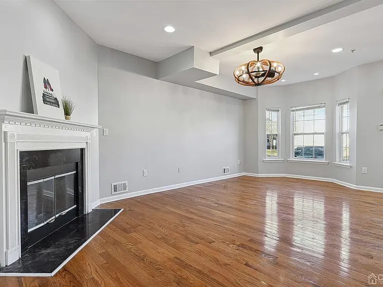 194 Pinelli Dr — Photo 4