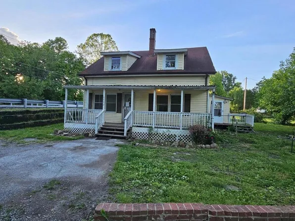 8992 Craig Valley Dr, New Castle, VA 24127