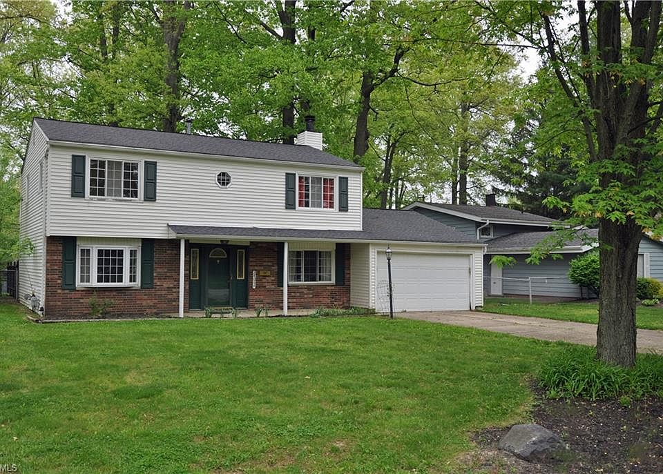 1st image of 24064 Fairlawn Dr