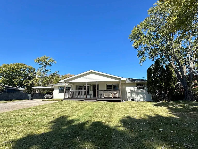 2405 Conrad Dr — Photo 3