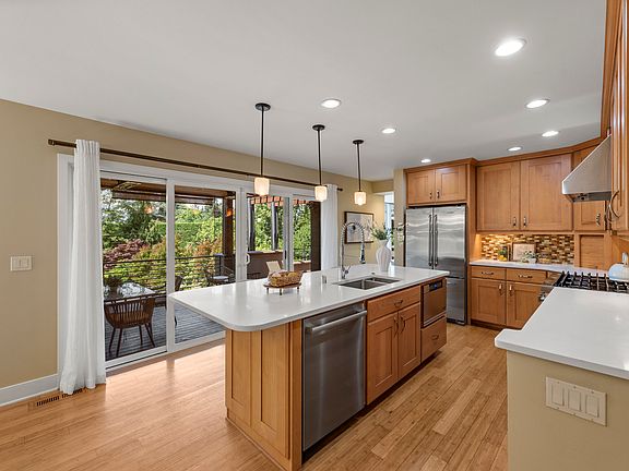 5th image of 3225 W Mercer Way