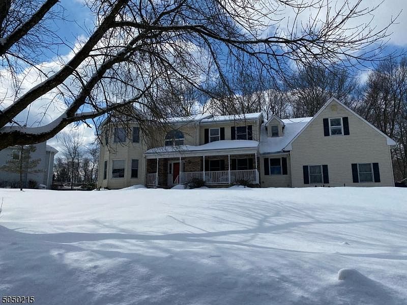 2nd image of 87 Fernia Dr