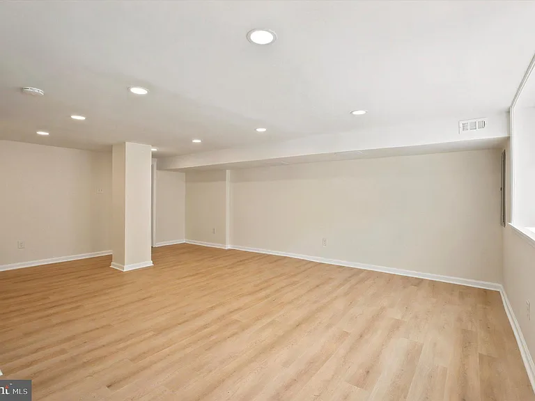 668 Renz St — Photo 13
