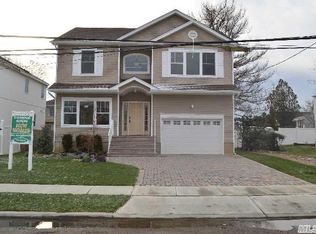 119 Rhode Ave, Merrick, NY 11566