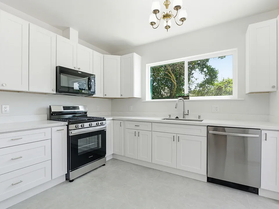 348 Tyrella Ave