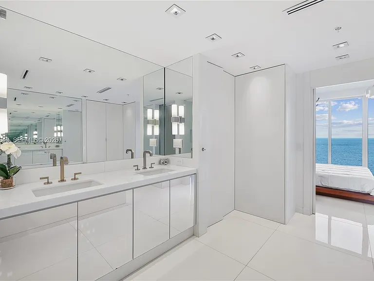 6899 Collins Ave #2208 — Photo 35
