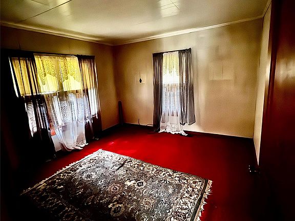 5th image of 536 Glenn St