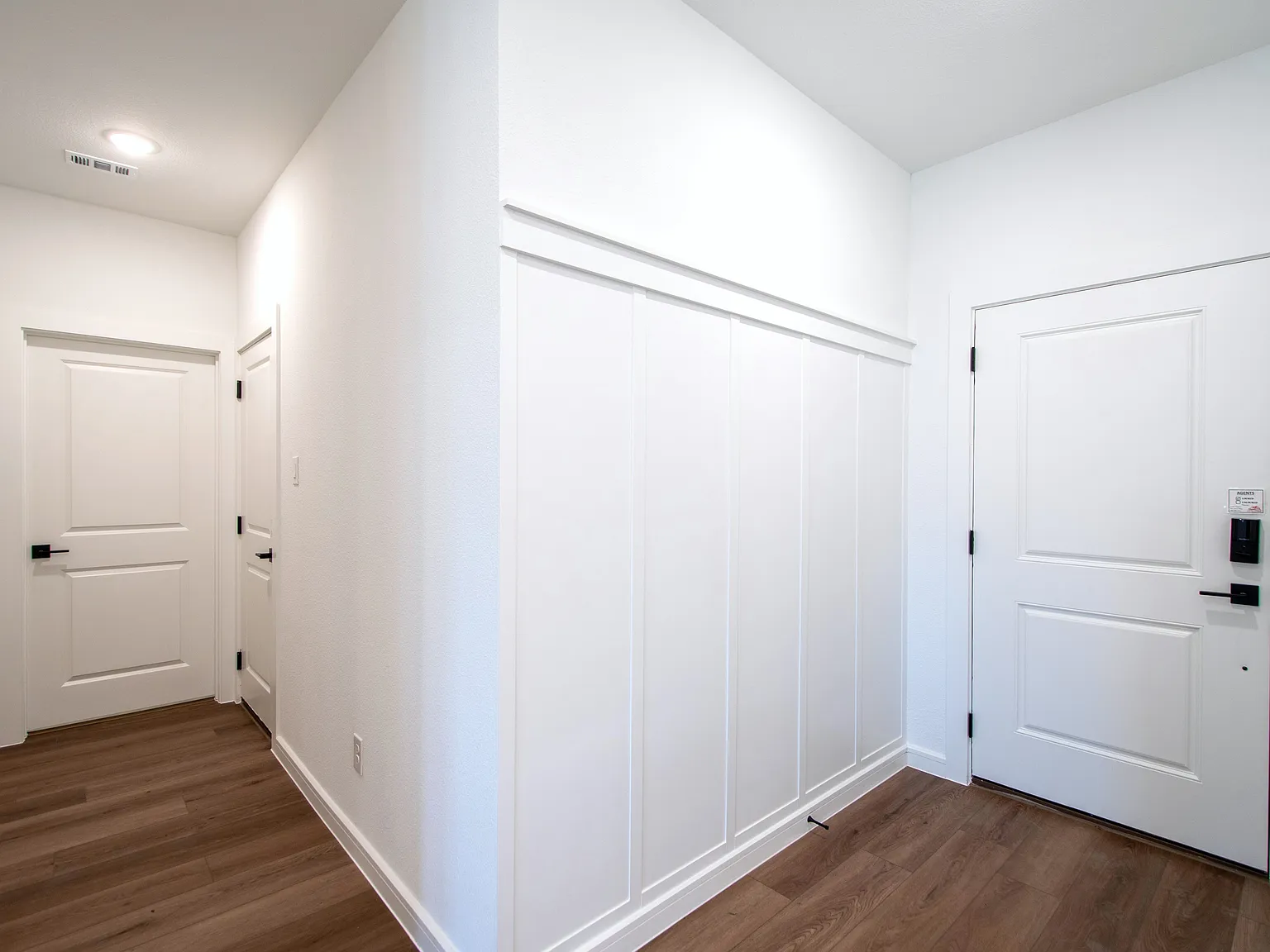 4 bed, 2356 sqft, $2,400 — Photo 4