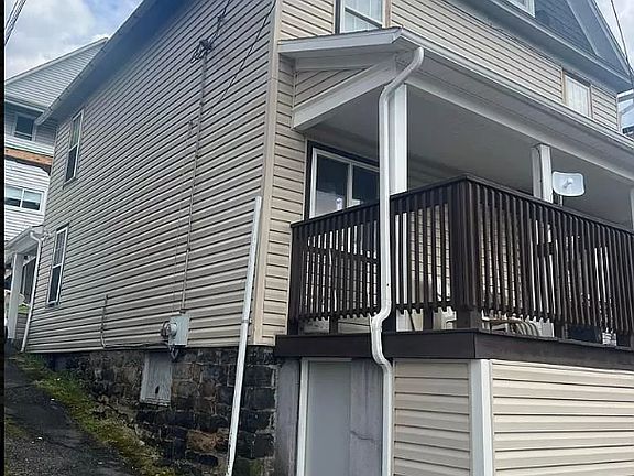 2nd image of 310 1/2 Oak St