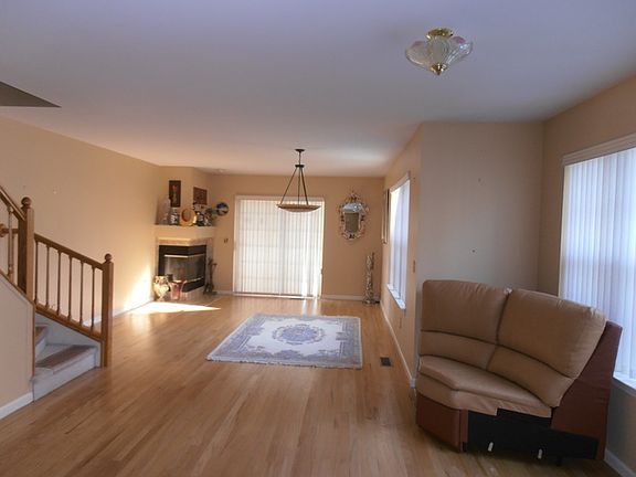 5th image of 6 Clubway Cir