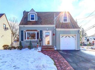 52 Hendrickson Ave, Lynbrook, NY 11563