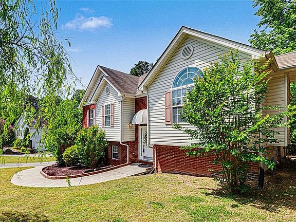 4th image of 130 Orchard Way SE