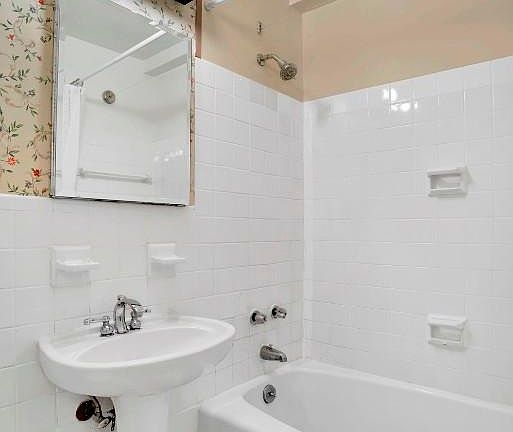 5th image of 1222 2nd Ave #8D