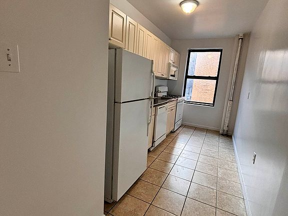 3rd image of 128 Fort Washington Ave APT 3F