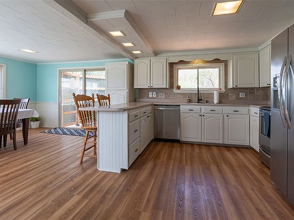 5th image of 1007 Willowbrook Rd