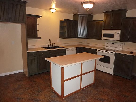 4th image of 8026 Larwin Dr